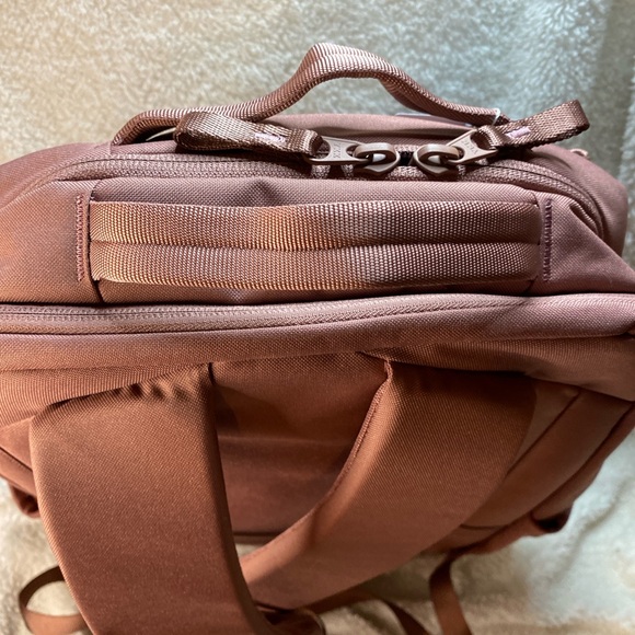 Sold Lululemon Double Zip Backpack 22L Color Spiced Chai NWT - Picture 11 of 13